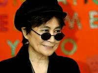 Yoko Ono en 2001