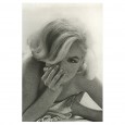 Marilyn riant à gorge déployée sur la bouche de métro, Marilyn retouchée par Andy Warhol, ou encore Marilyn assise dans un coin, vêtue d’un tutu… Personne ne peut se vanter (ne peut prétendre n’avoir) de n’avoir jamais vu ces photographies tant elles font parties de la culture collective !