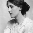 Adeline Virginia Stephen est née à Londres en 1882 dans une famille aisée appartenant aux hautes sphères intellectuelles de l'époque.